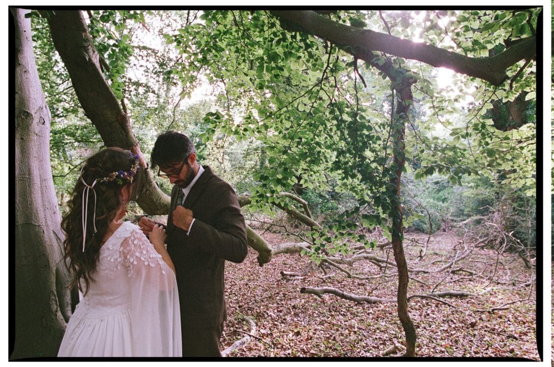 Oliver and Zoe kissing beneath the trees